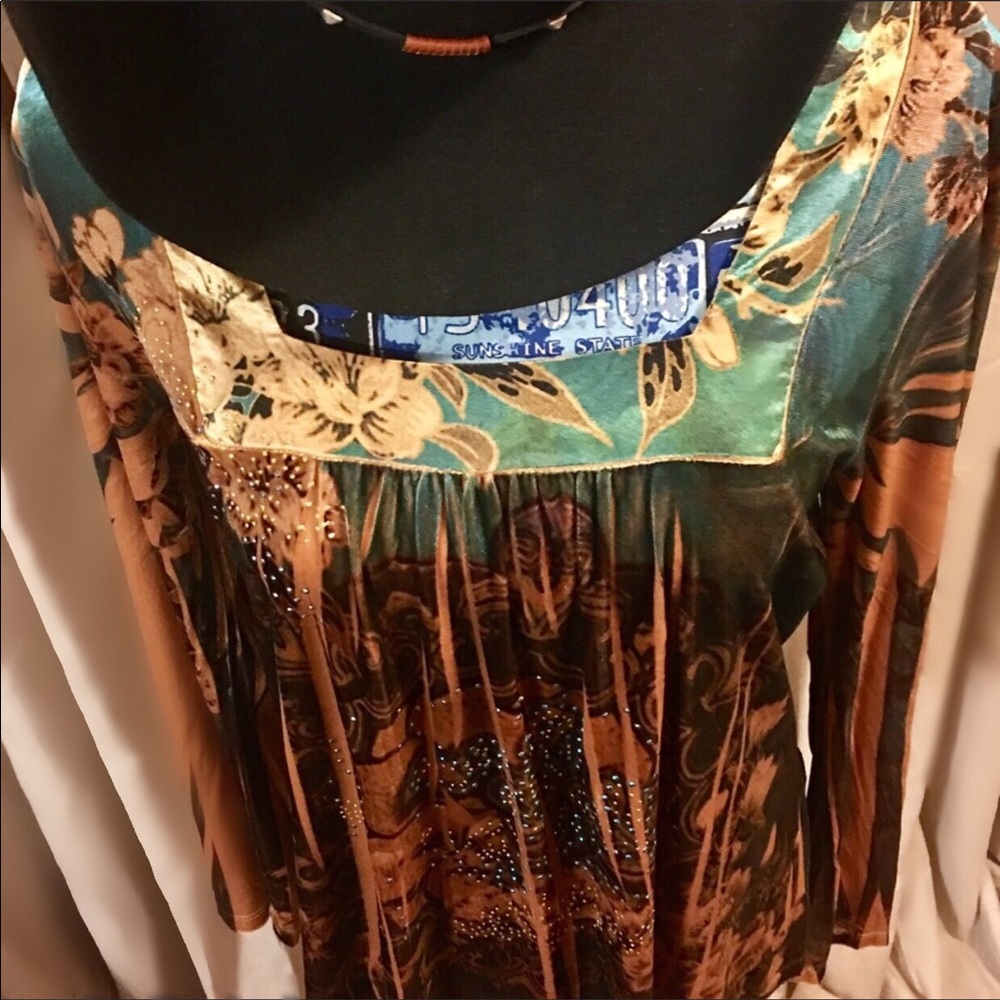 DressBarn Velvet Sublime Rhinestone Top - Picture 2 of 8